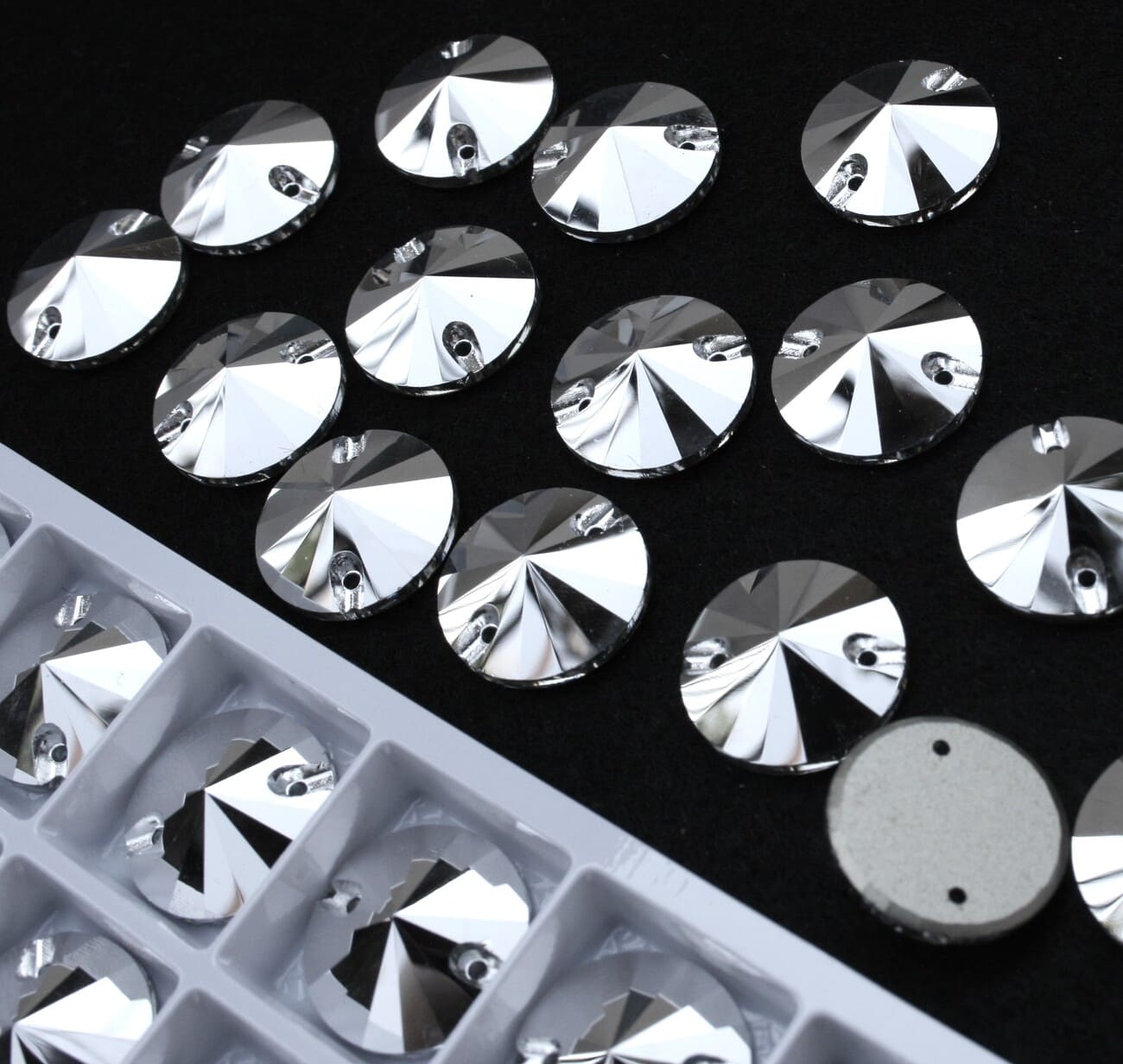 Silver színű kör alakú kristály - Kristály Kuckó Silver színű kör alakú kristály