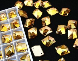 Sunshine színű tört rombusz alakú kristály