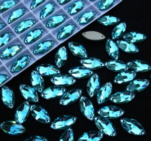 Aquamarine színű zabszem alakú kristály