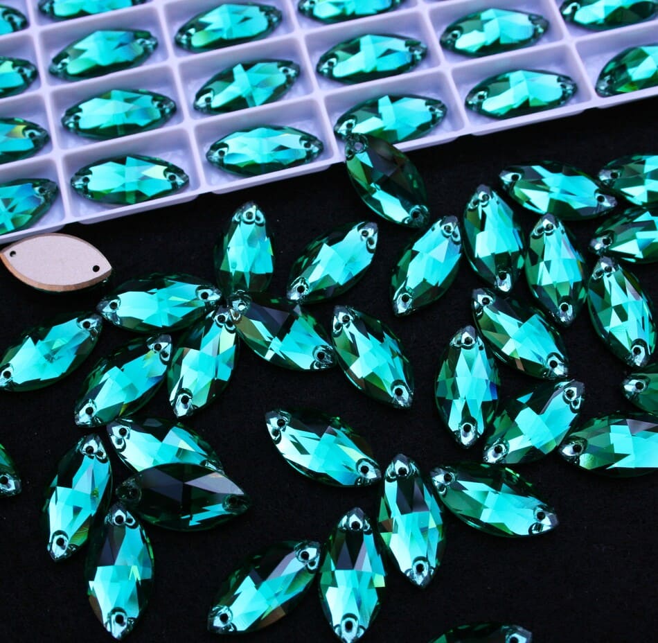 Emerald színű zabszem alakú kristály - Kristály Kuckó Emerald színű zabszem alakú kristály