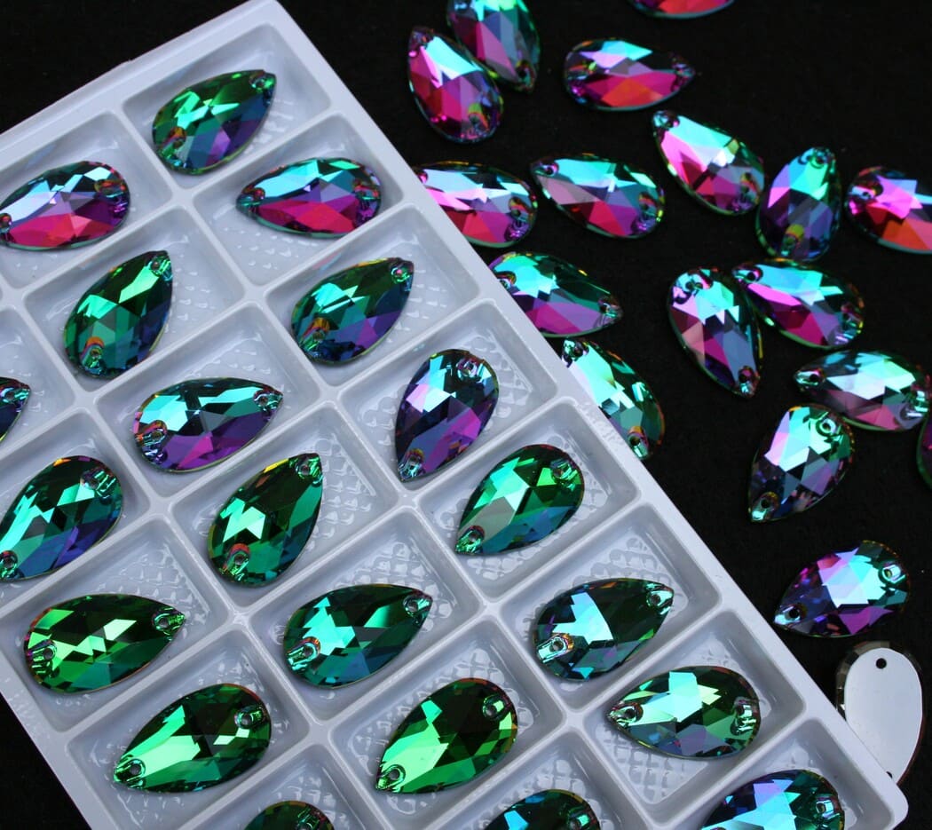 Green Volcano színű csepp alakú kristály