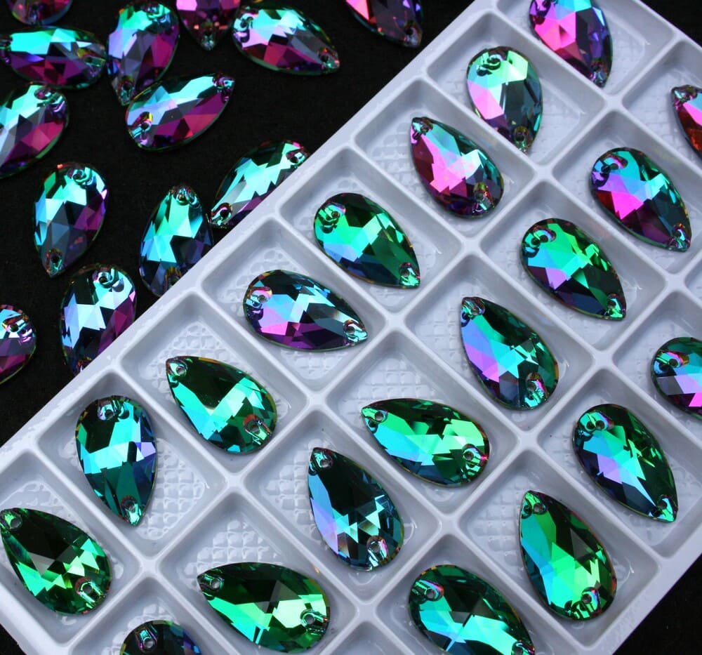 Green Volcano színű csepp alakú kristály