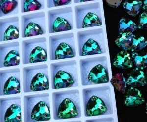 Green Volcano színű trilliant alakú kristály