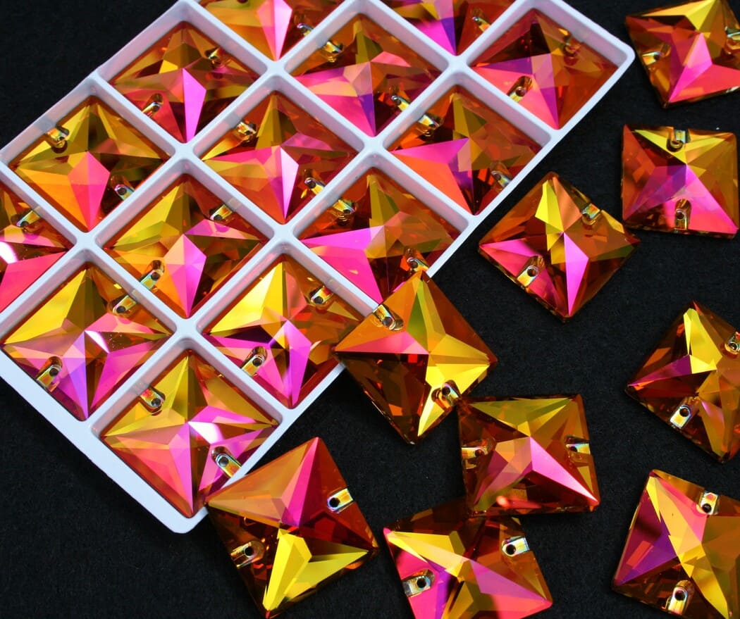 astral pink negyzet alaku varrhato strassz