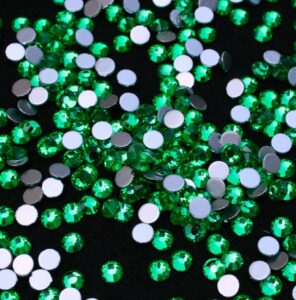 dark peridot szinu ragaszthato kristaly