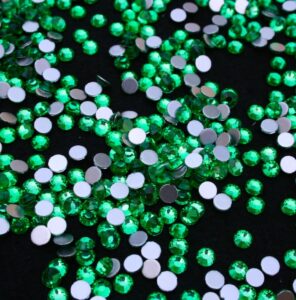 dark peridot szinu ragaszthato kristalyko