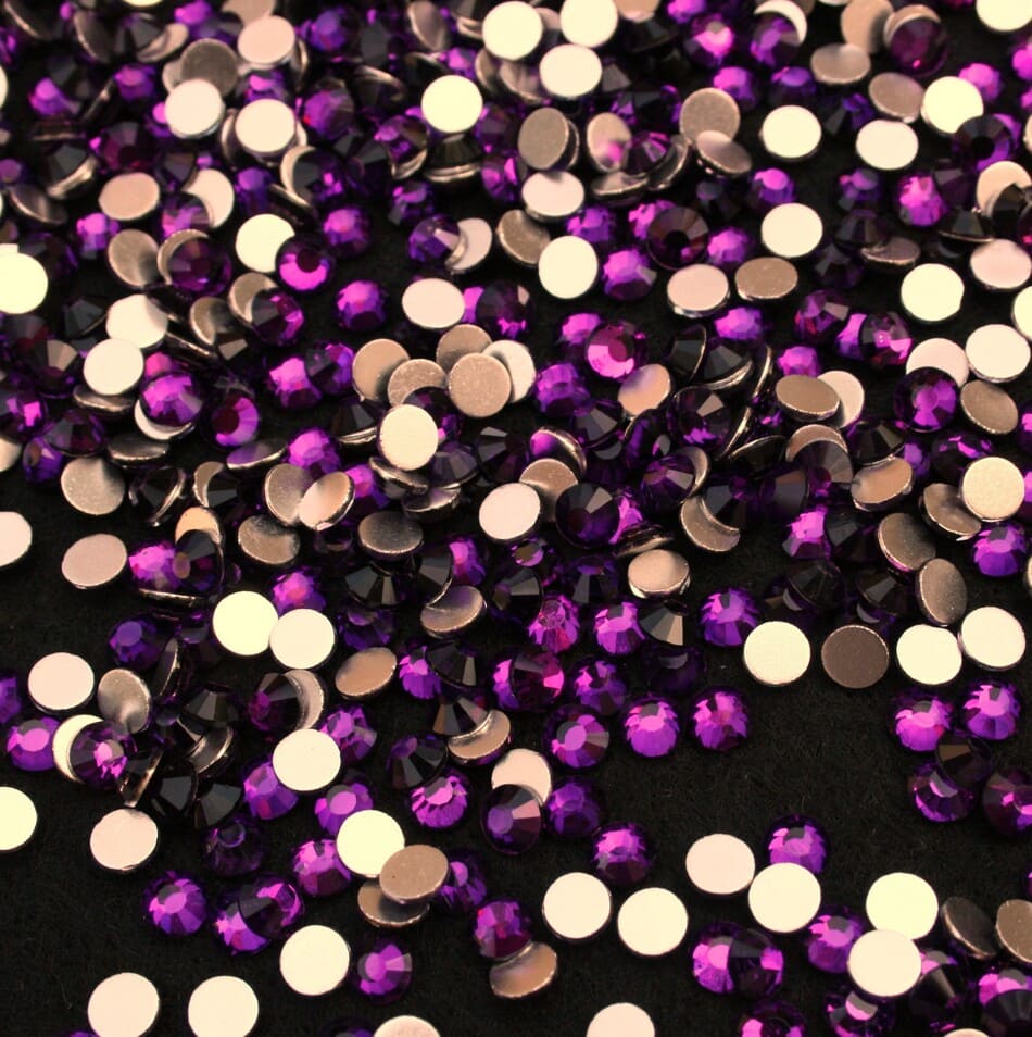 purple szinu ragaszthato kristalyko