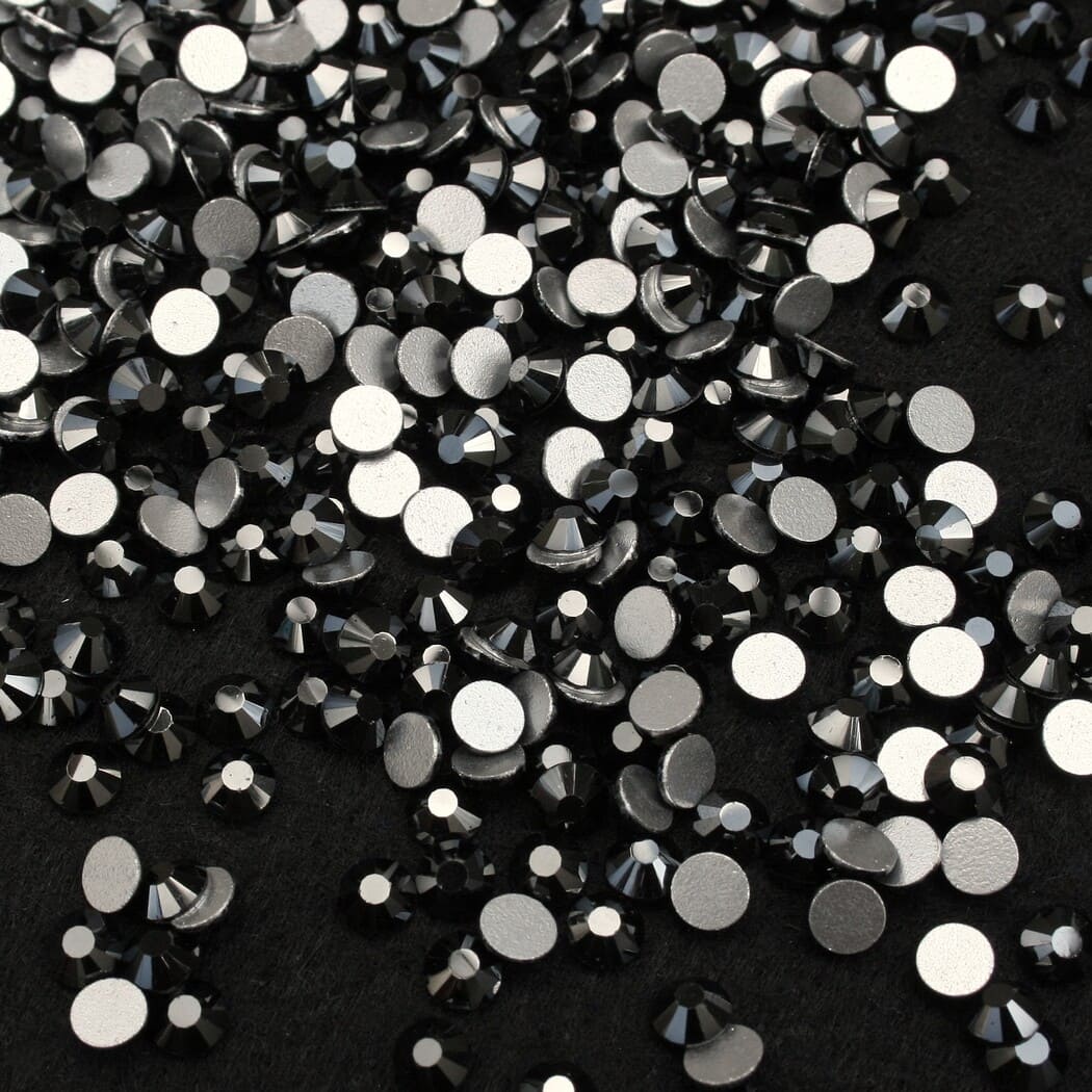 dark hematite szinu ragaszthato kristaly