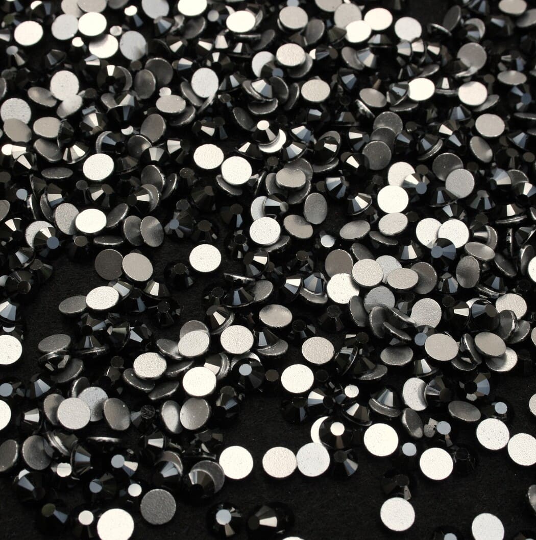 dark hematite szinu ragaszthato strassz