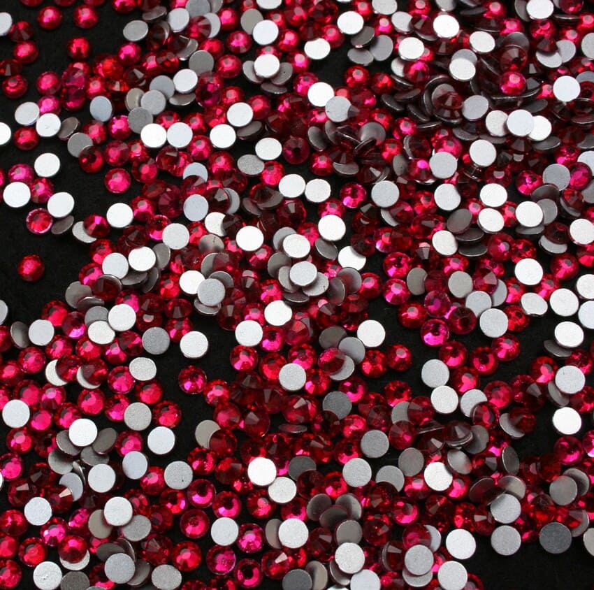 burgundy red ragaszthato kristalyko