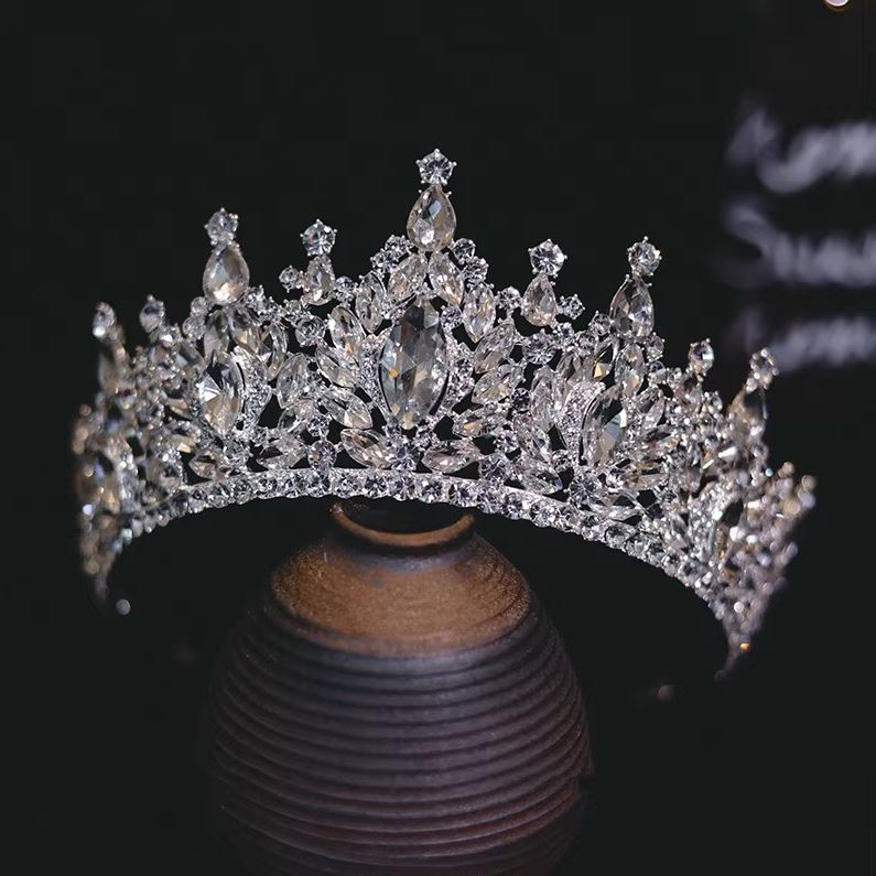 Esküvői tiara kristályköves díszítéssel (másolat)