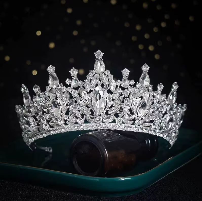 Esküvői tiara kristályköves díszítéssel (másolat)