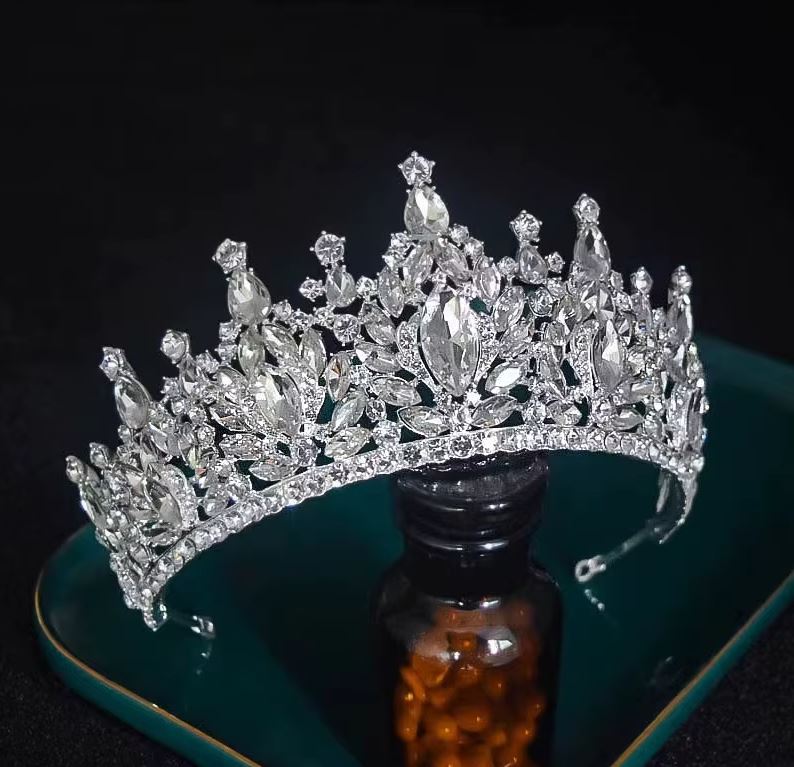Esküvői tiara kristályköves díszítéssel (másolat)