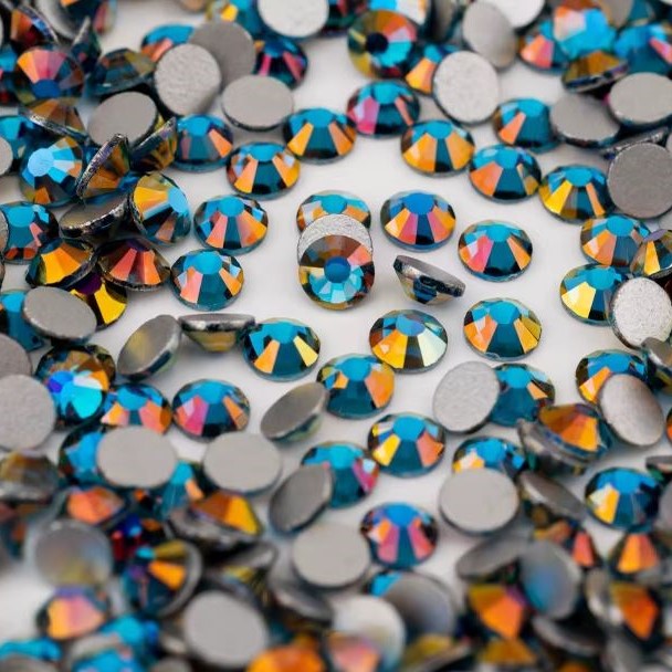 Magma Peacock színű ragasztható kristálykő