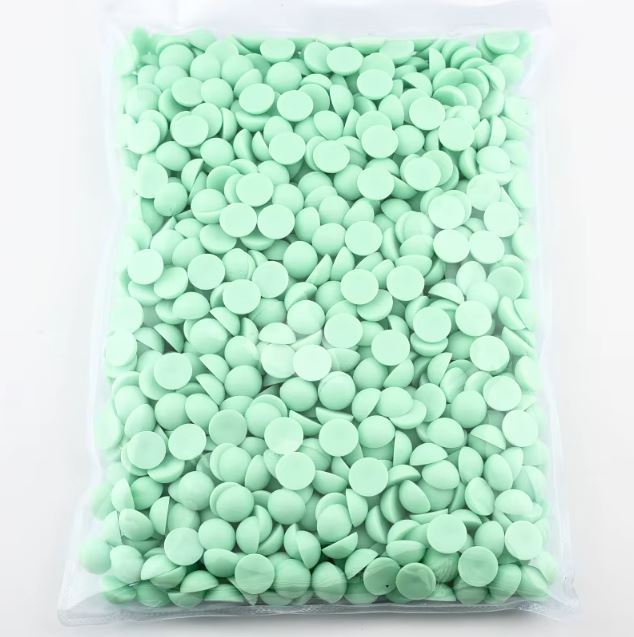 Matt félgyöngy világos mentazöld színben