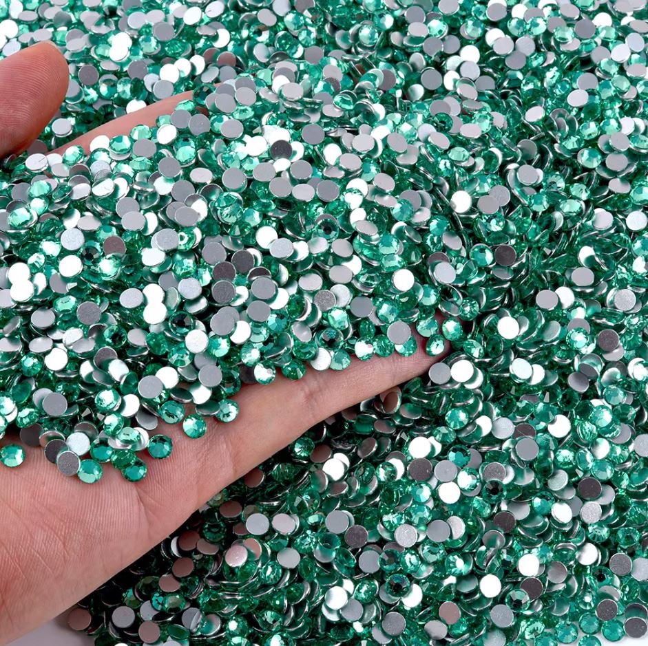 Mint színű ragasztható kristálykő - Kristály Kuckó Mint színű ragasztható kristálykő