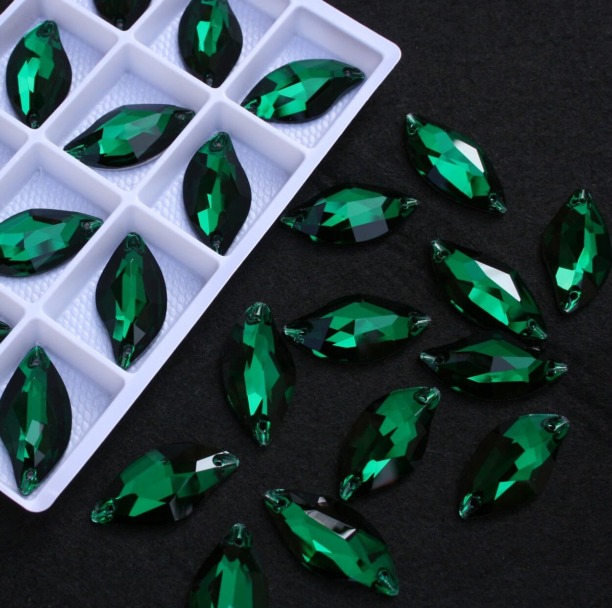 Emerald Dream színű levél alakú kristály (másolat)