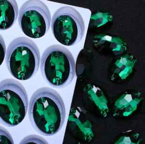 Emerald színű ovális alakú kristály