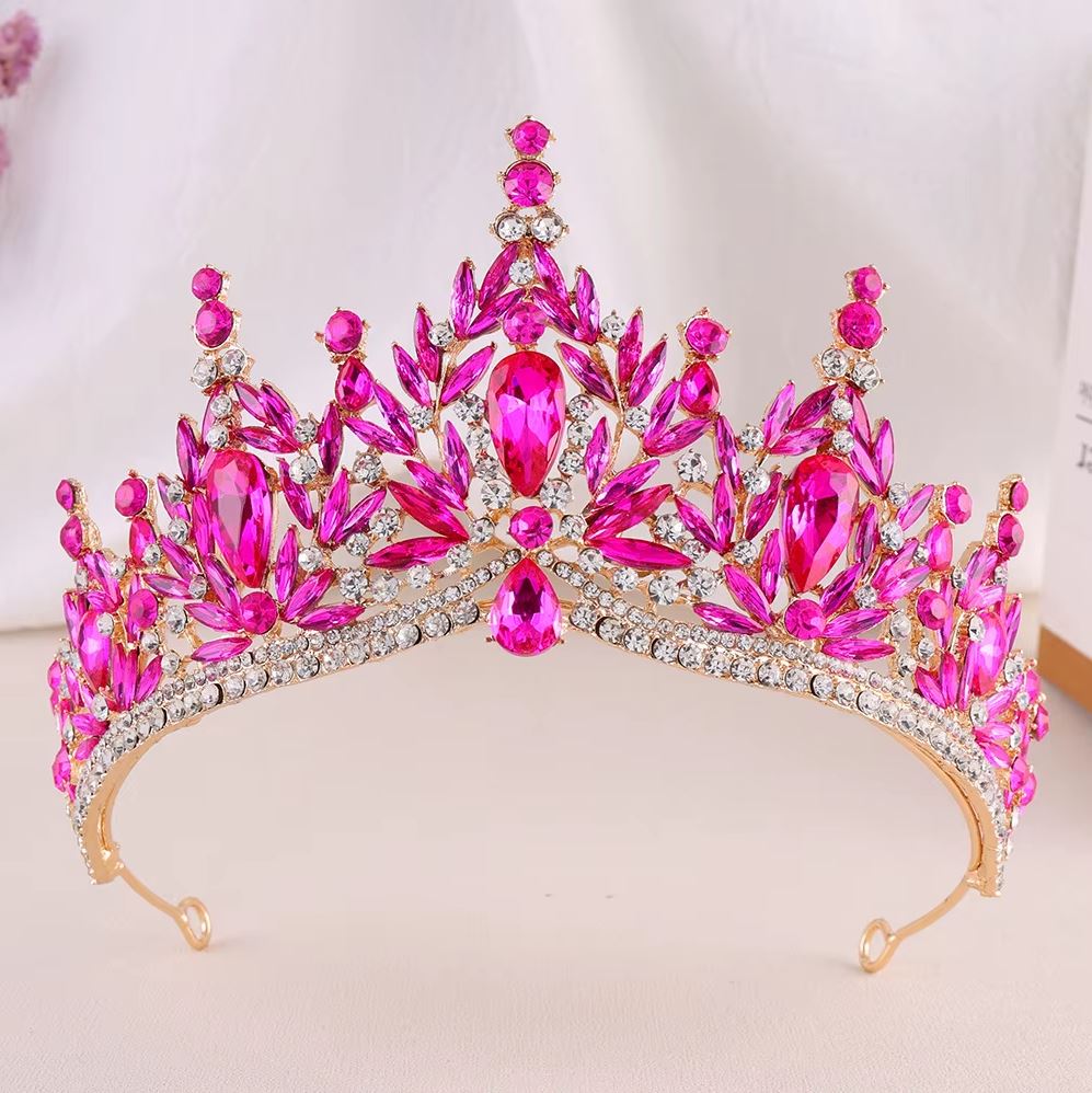 Színes tiara kristálykövekkel