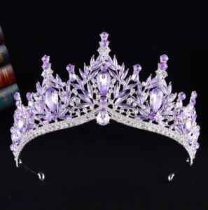 Színes tiara kristálykövekkel