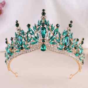 Színes tiara kristálykövekkel