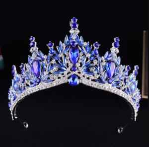 Színes tiara kristálykövekkel