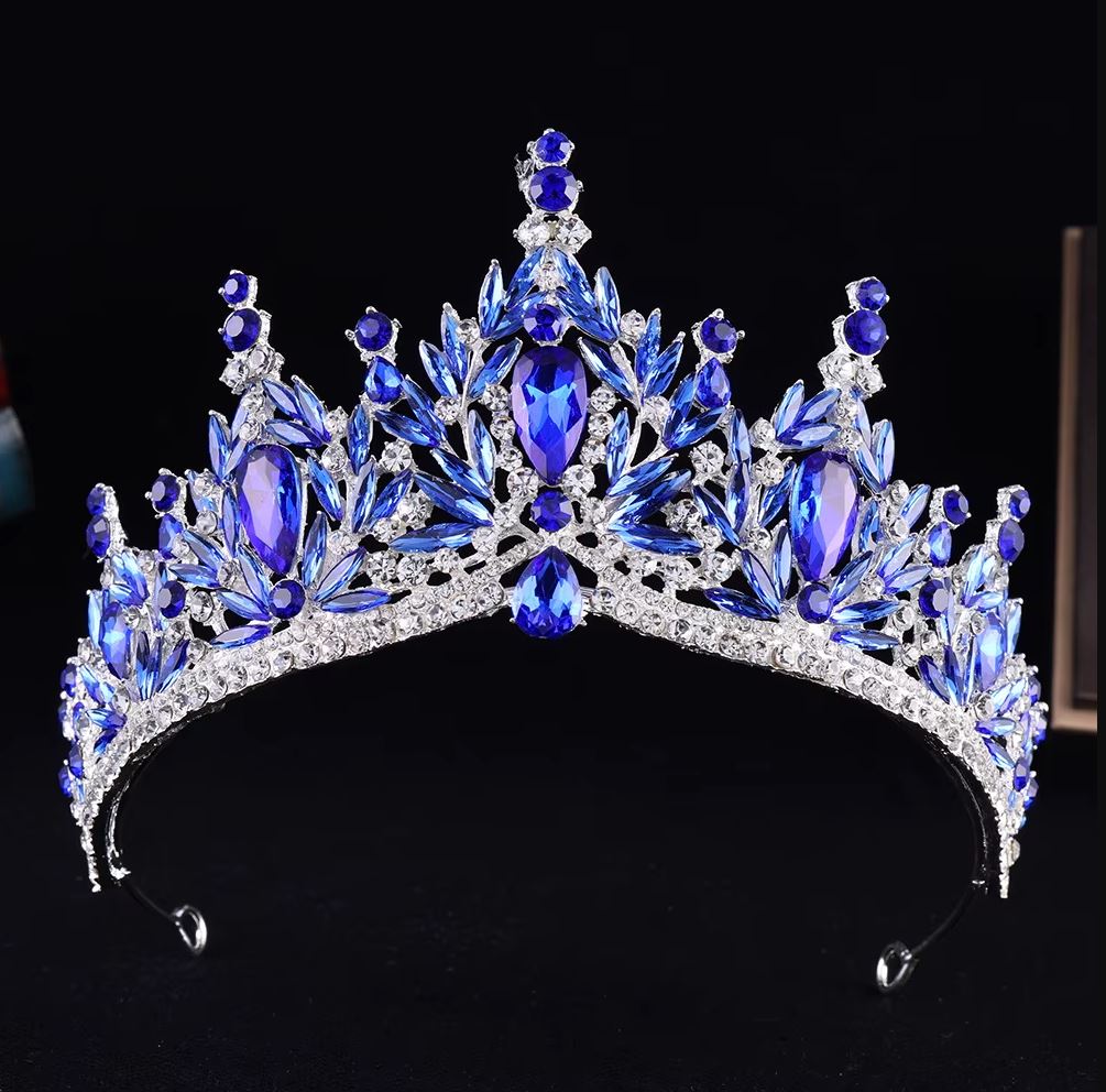 Színes tiara kristálykövekkel