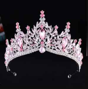 Színes tiara kristálykövekkel