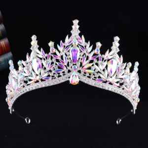Színes tiara kristálykövekkel