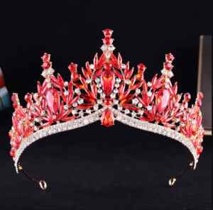 Színes tiara kristálykövekkel